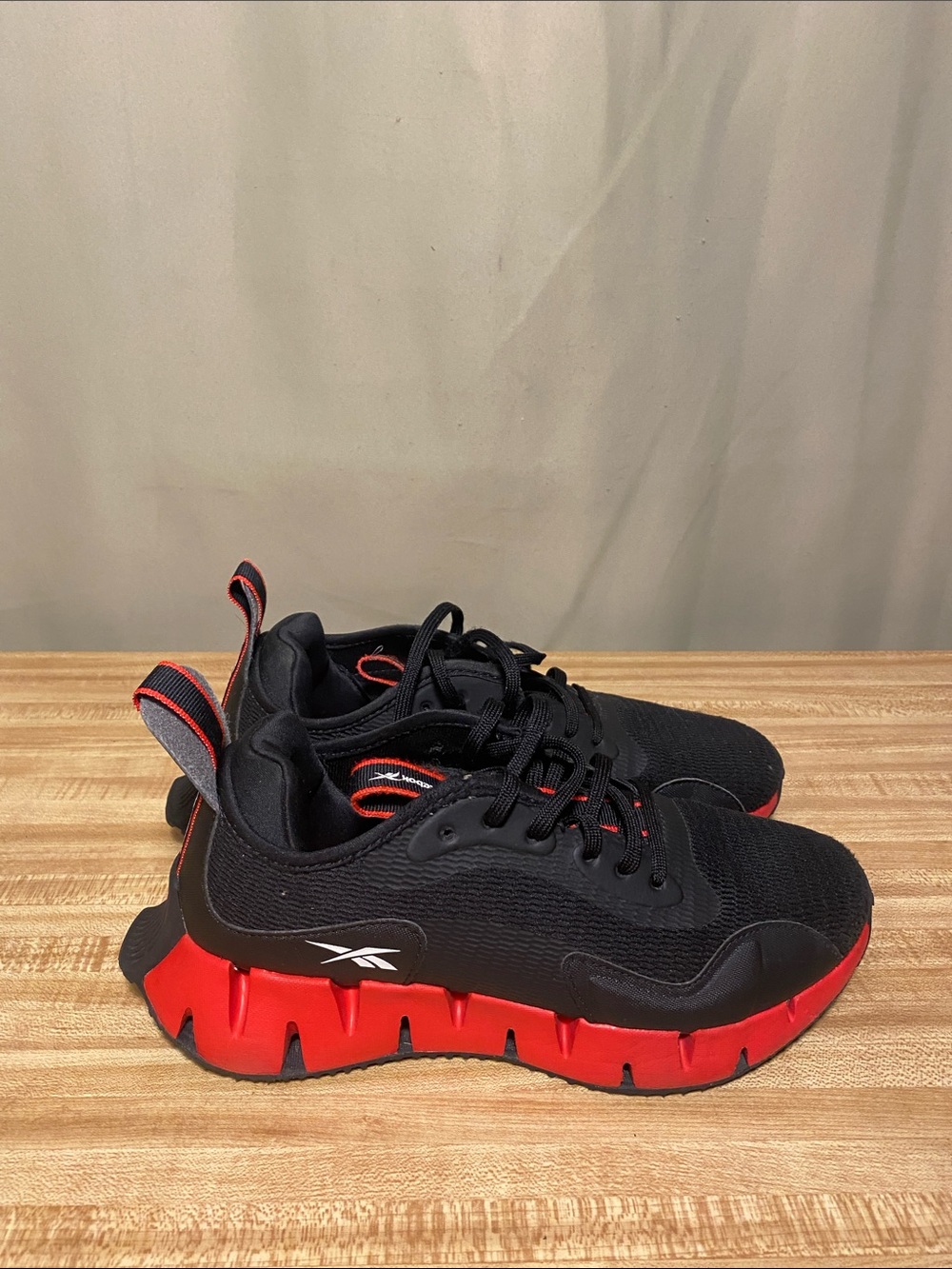 Reebok Zig Dynamica Athletic Shoes Black Red FY5342 (GS) size 5